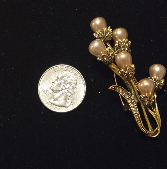 Modern Vintage Accessories - Modern Vintage Gold and Cream Floral Brooch